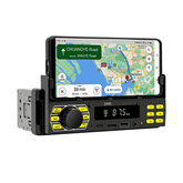 Universele 1-DIN radio met telefoonhouder, USB-C en Bluetooth 5.1 met GPS-navigatie op de telefoon.