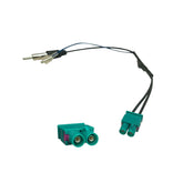 Adaptateur d’antenne - VW (double Fakra) avec amplificateur, double connecteur Fakra et câble pour l’installation d’un autoradio VW.