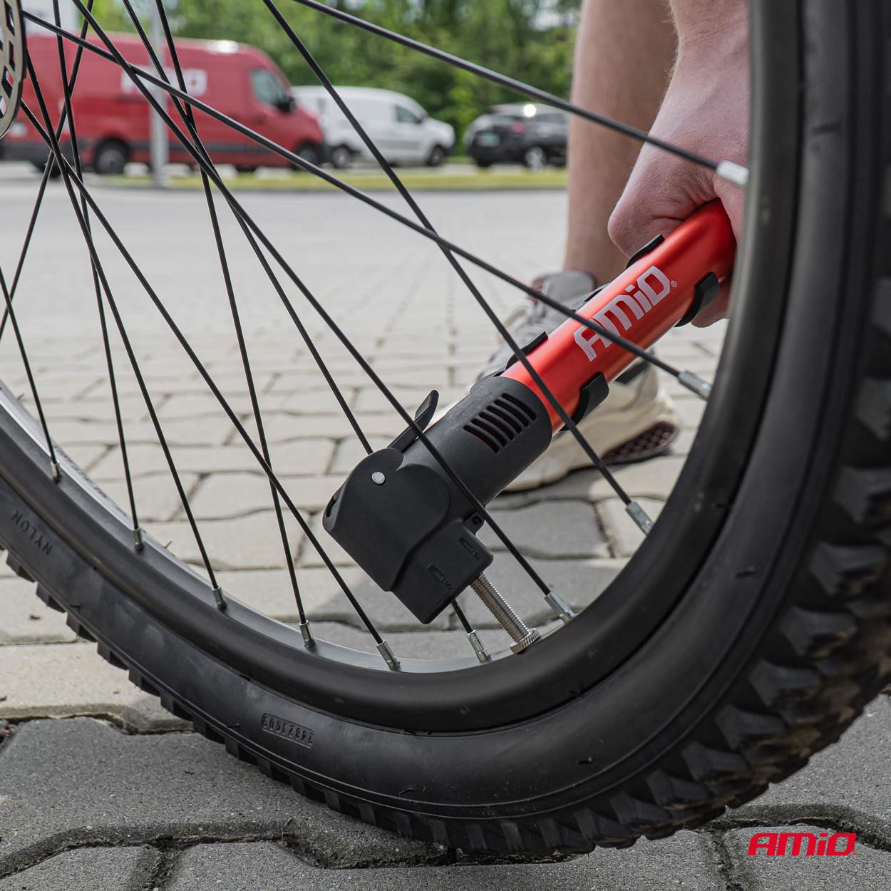 Pompe à main de vélo avec deux types de valves
