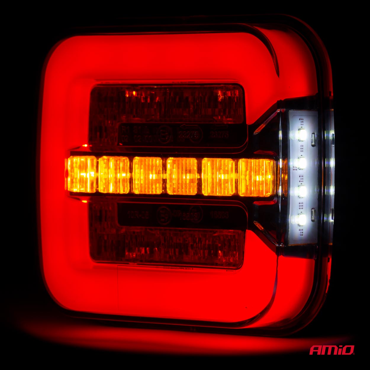 Feu arrière combiné LED avec boîtier noir