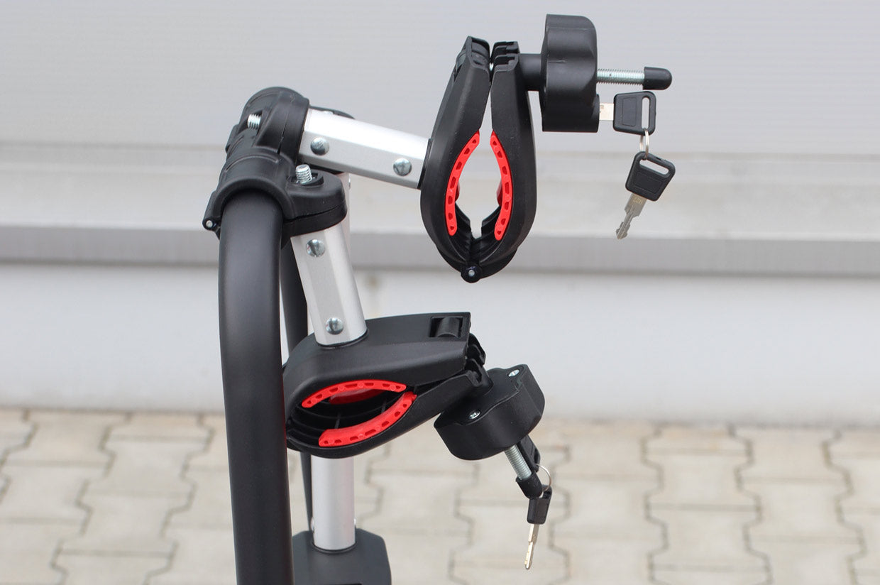 Porte-vélos pour trois vélos avec feux intégrés