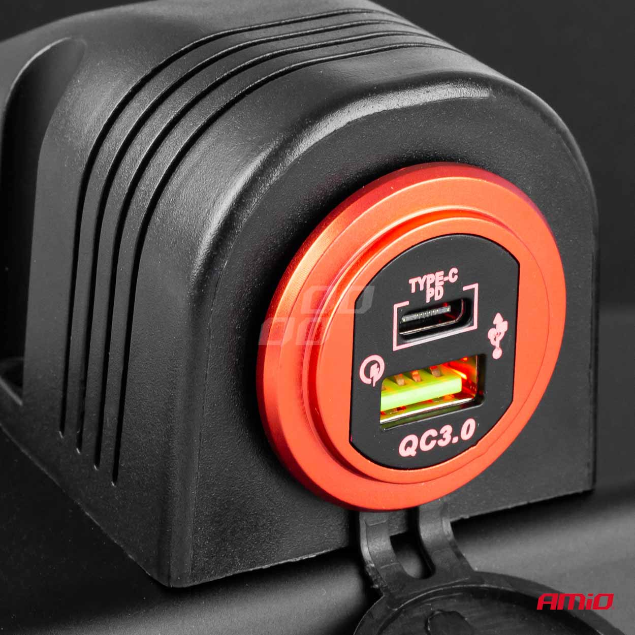 USB-billader i aluminium med to porte