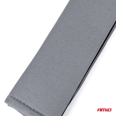 Coussin gris pour ceinture de sécurité avec fermeture velcro.
