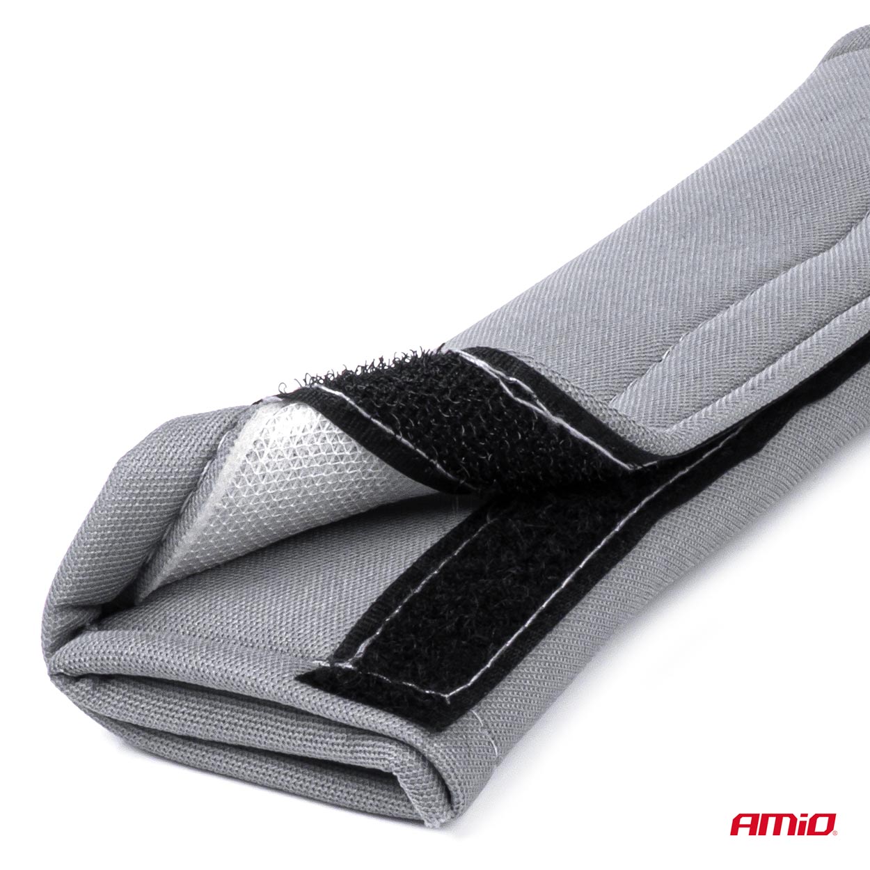 Coussin de ceinture de sécurité en polyester gris avec rembourrage en mousse.