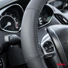 Couvre-volant Leather Series monté sur le volant