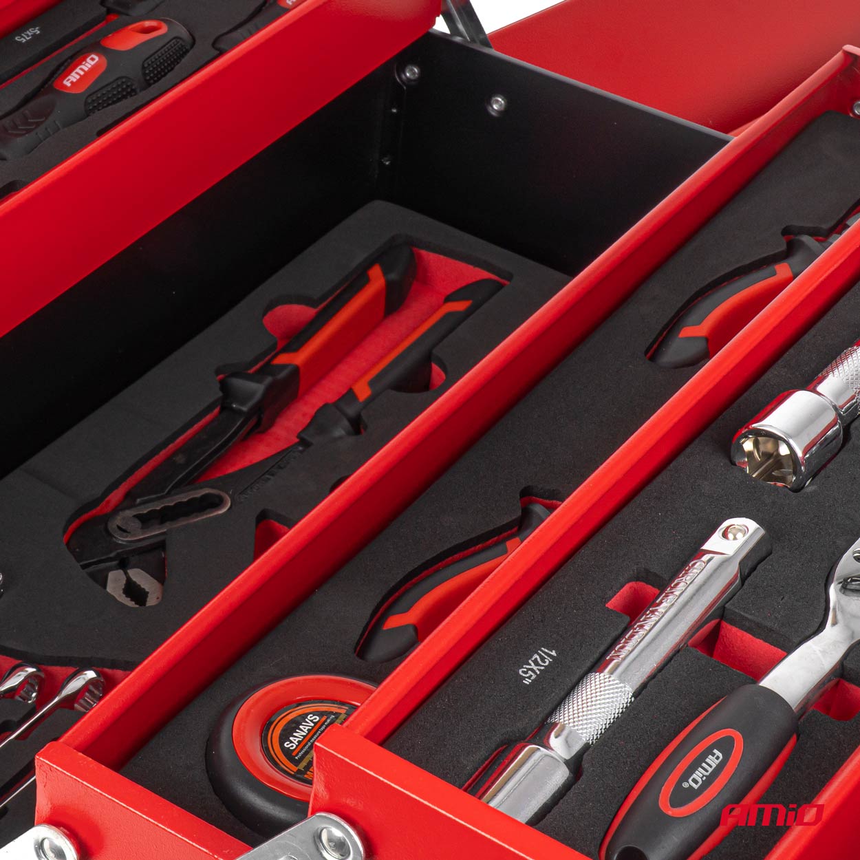 Boîte à outils avec clés mixtes et outils à main