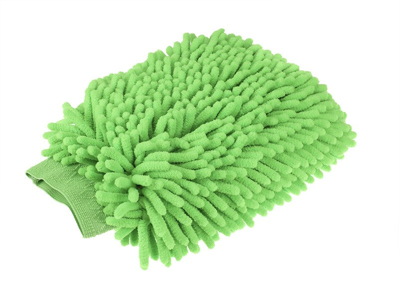 Microfibres et brosses dans le kit de detailing CARMOTION