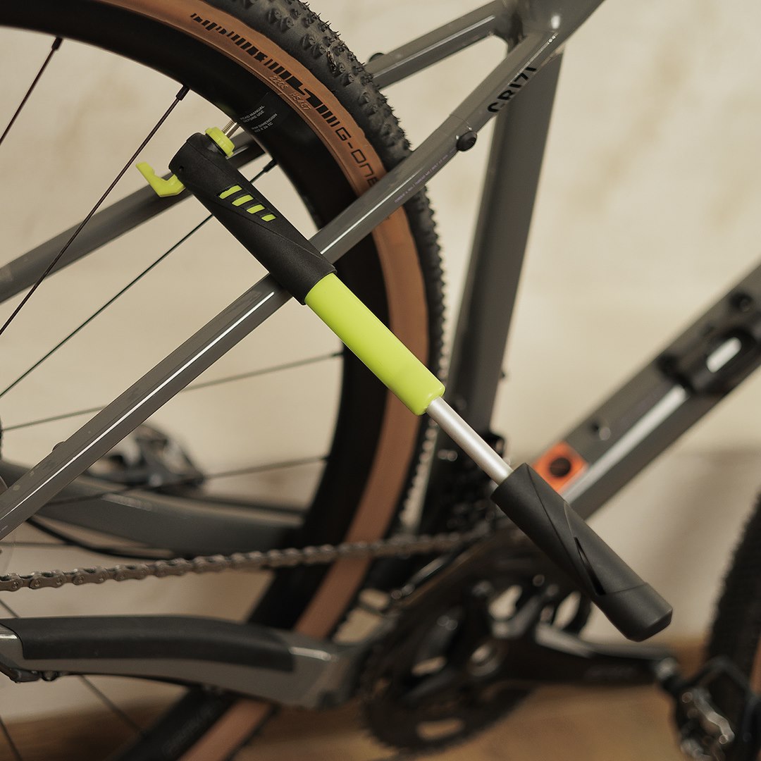 Mini pompe à main avec capacité maximale de 8 bars