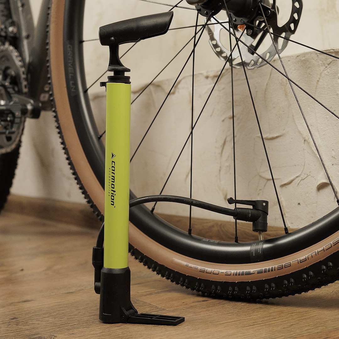Mini-pompe avec adaptateurs et support pour vélo