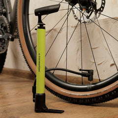 Mini-pompe avec adaptateurs et support pour vélo
