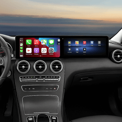 Mercedes A/CLA/GLA - double écran 12.3" avec Apple CarPlay et Android Auto dans l’intérieur du véhicule.