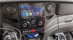 Iveco Daily 07-14 - autoradio 9" avec Apple CarPlay et Android Auto installé dans le tableau de bord du véhicule.