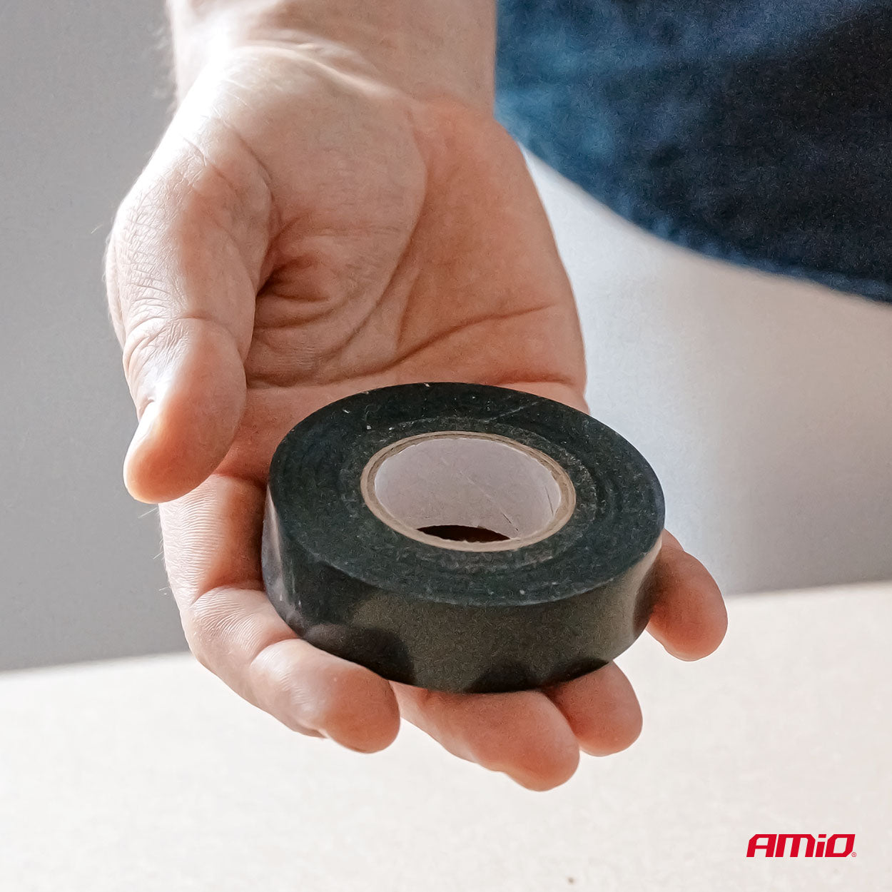 Sort tape med høj klæbestyrke