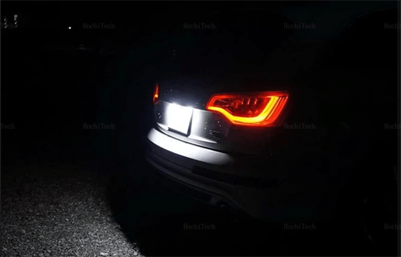 LED Nummerpladelys Audi – CANBUS (A3, A4, A6, Q7 m.fl.) viser kraftigt hvidt lys bagpå bilen.