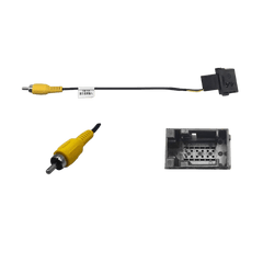 Câble adaptateur Ford - permet de connecter la caméra de recul d’origine à un autoradio aftermarket, avec câble et connecteurs pour la transmission vidéo et du signal.