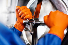 Orange nitrilhandsker med oprullet manchet