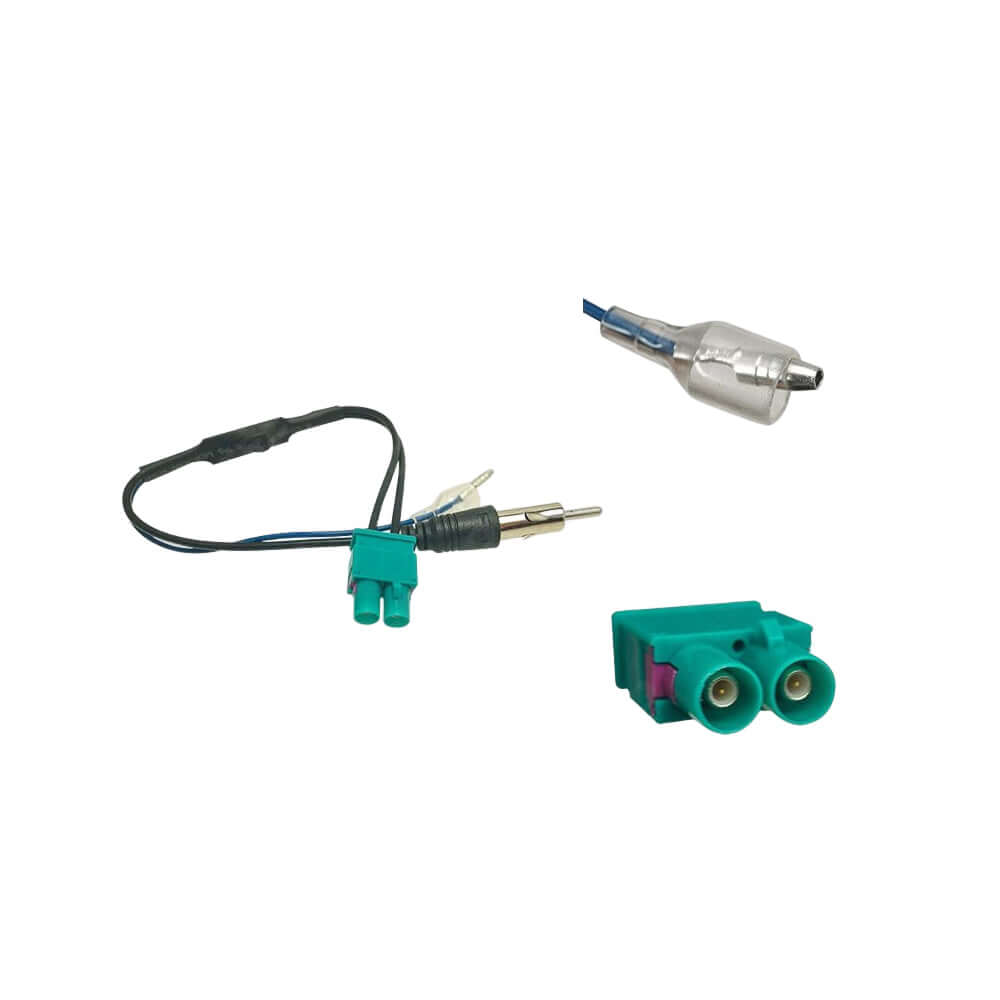 Adaptateur d’antenne - VW (double Fakra) avec amplificateur, comprend connecteurs et câbles pour l’installation d’un autoradio.